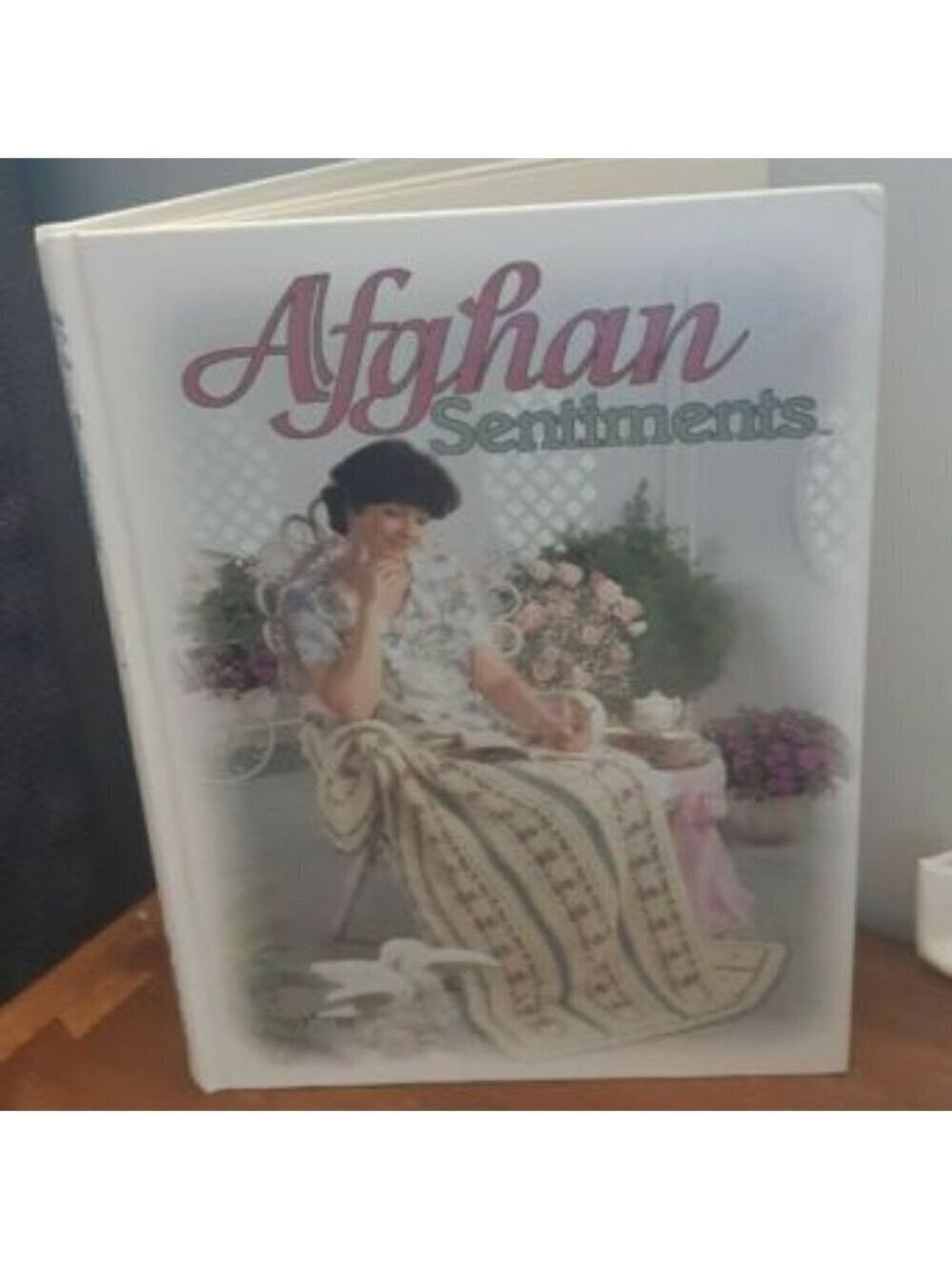 ANNIE'S Attic Hardcover book Afghan Sentiments Crochet lace patterns holiday
